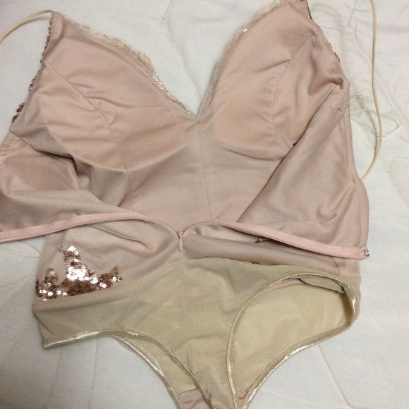 BNWT gold-sequined tan bodysuit - Size S - Picture 4 of 4